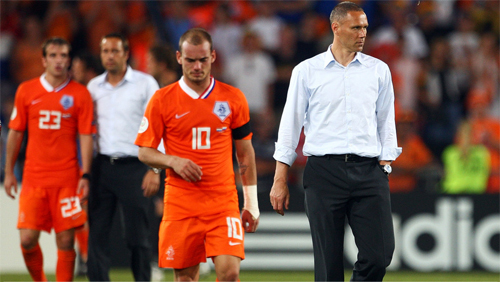 Holland clears the field after losing to Russia